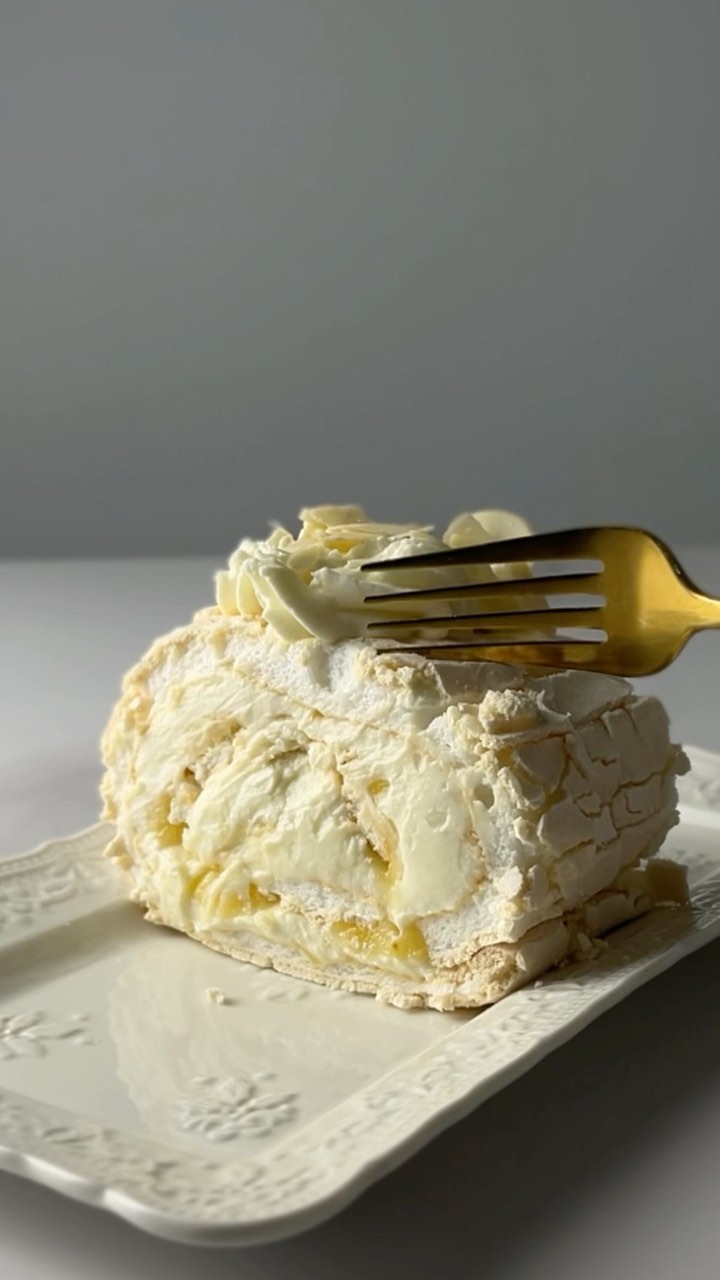 Perfect Lemon Curd Meringue Roll: Easy Recipe