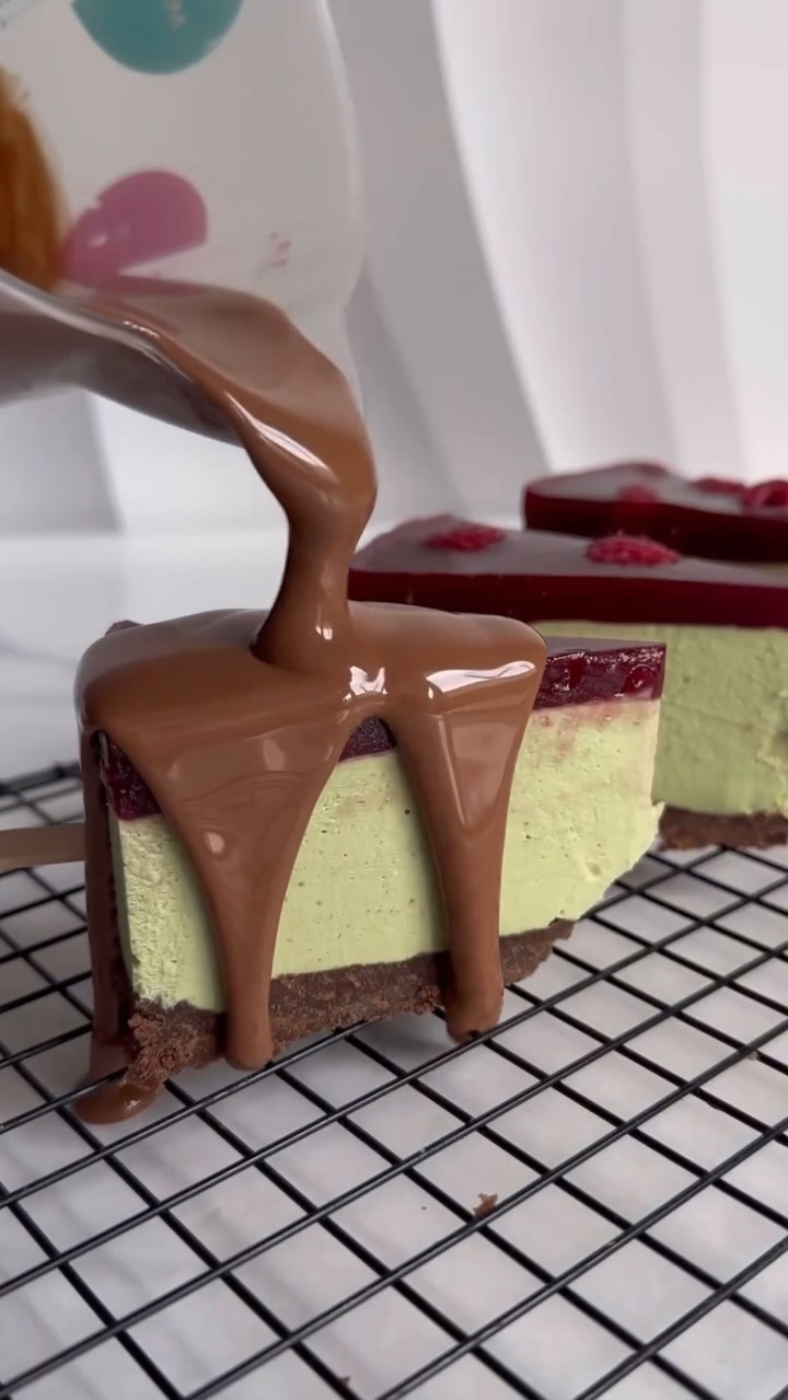 Video No-Bake Pistachio-Raspberry Cheesecake: Easy Recipe