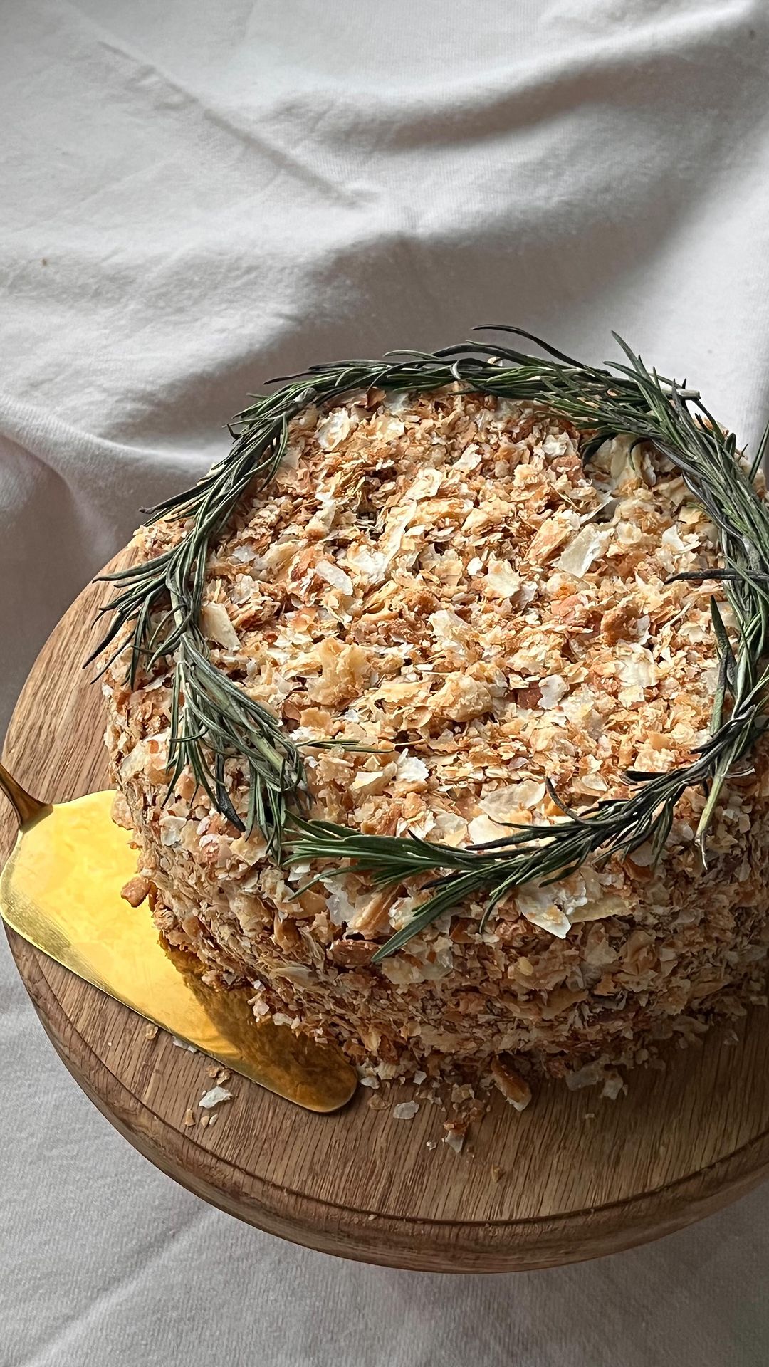 Rápido Napoleón con crema de chocolate y cereza en solo 25 minutos