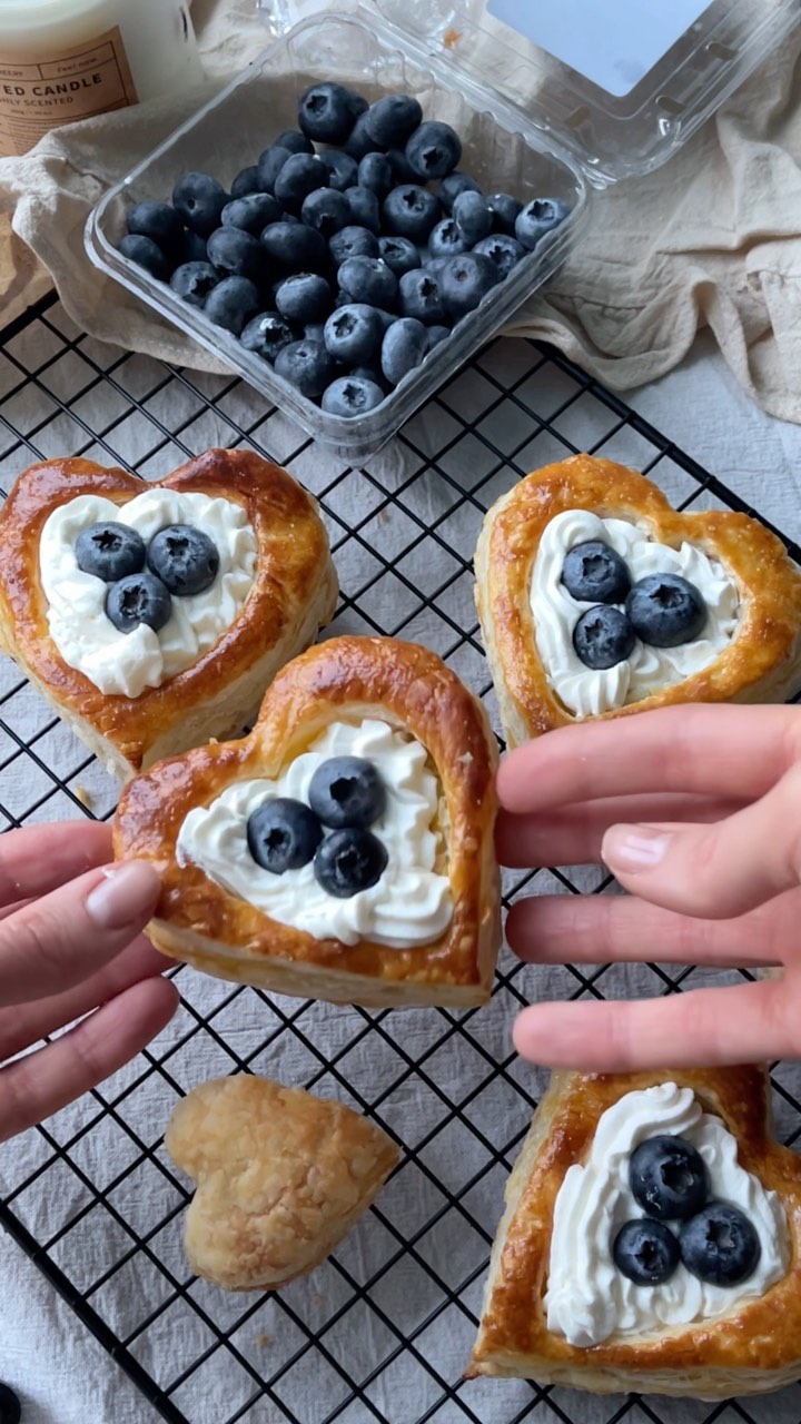 Resultados Irresistibles: Corazones con Crema de Mascarpone y Arándanos