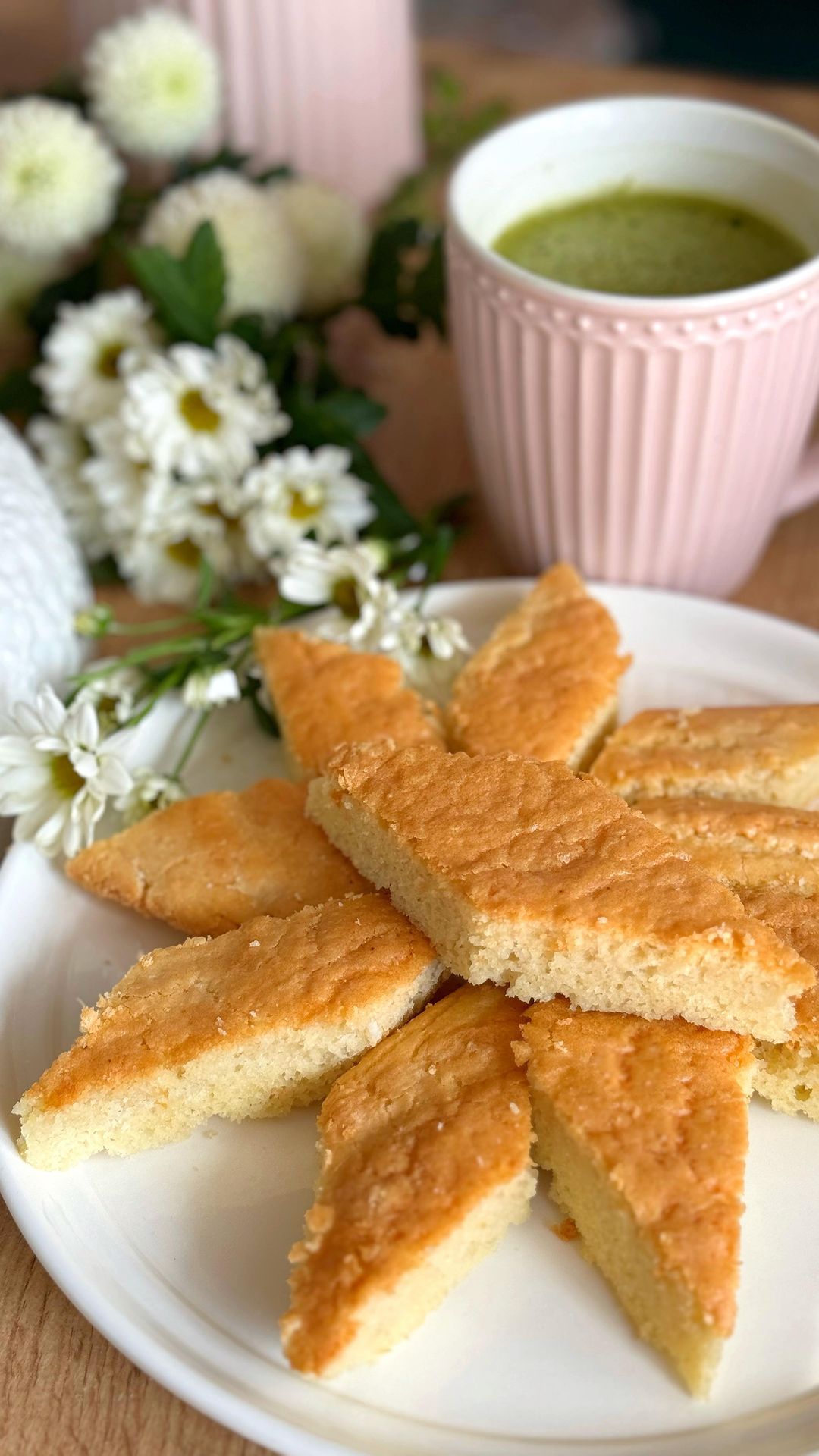 Biscuit de Almendra y Matcha Latte: Como en Tu Cafetería Local