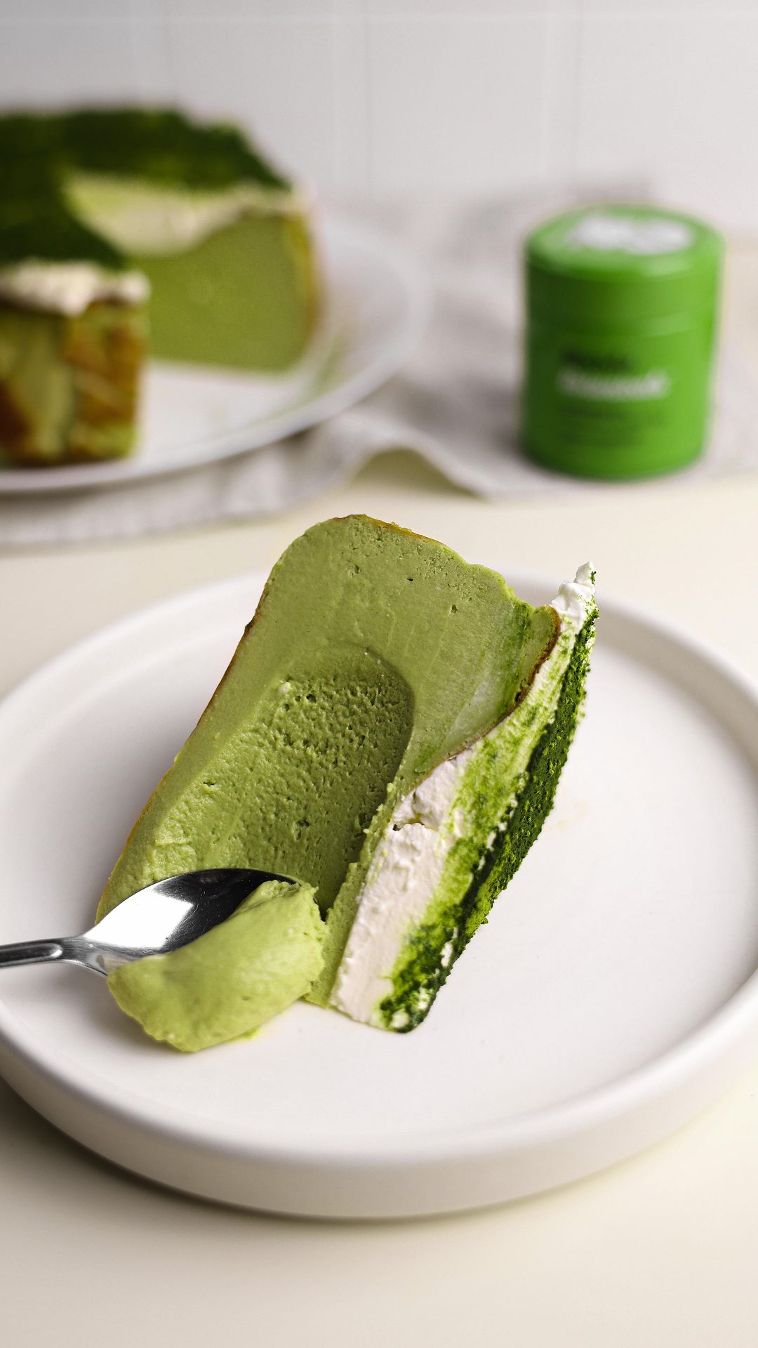 Rápido cheesecake de té matcha en solo 30 minutos