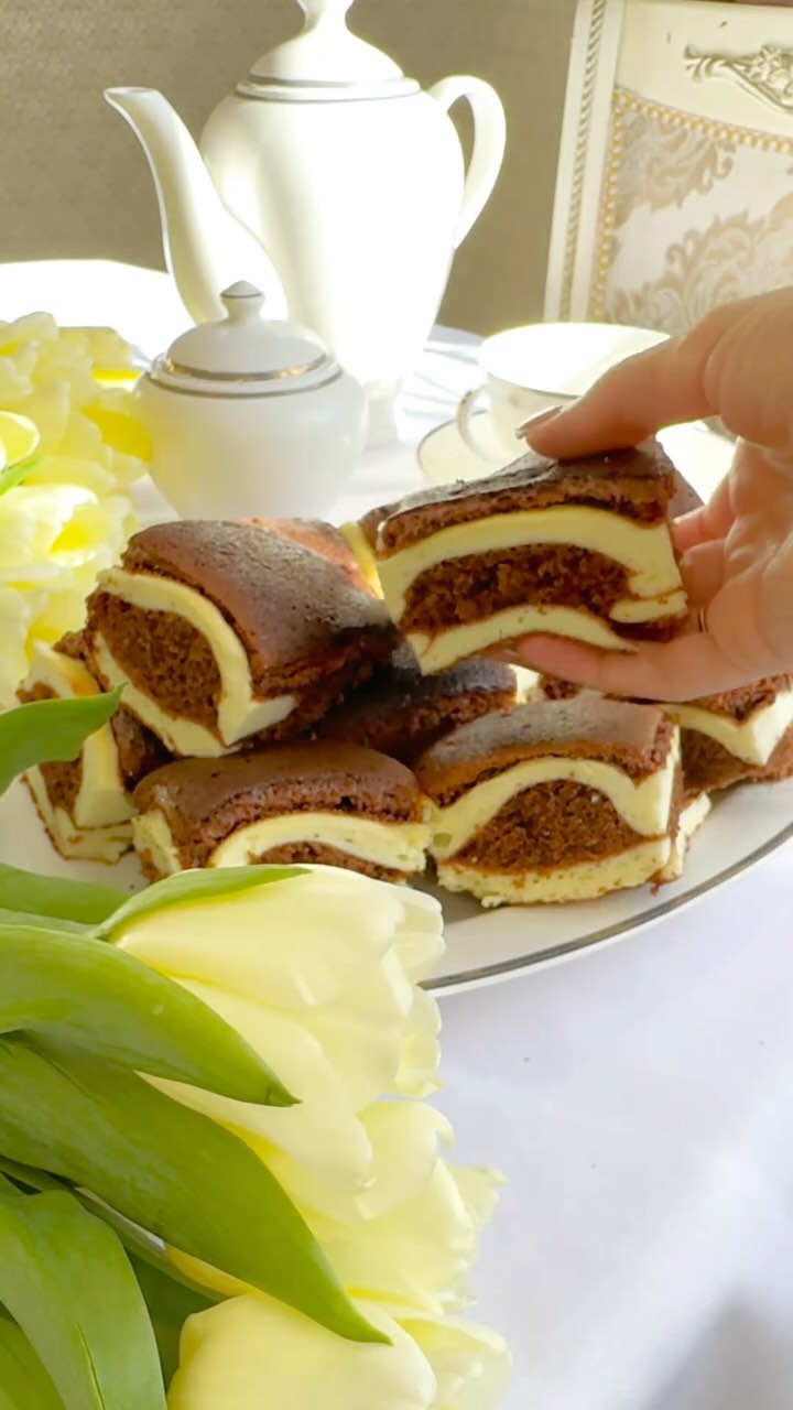 Pastel Relleno de Leche Condensada y Queso Crema