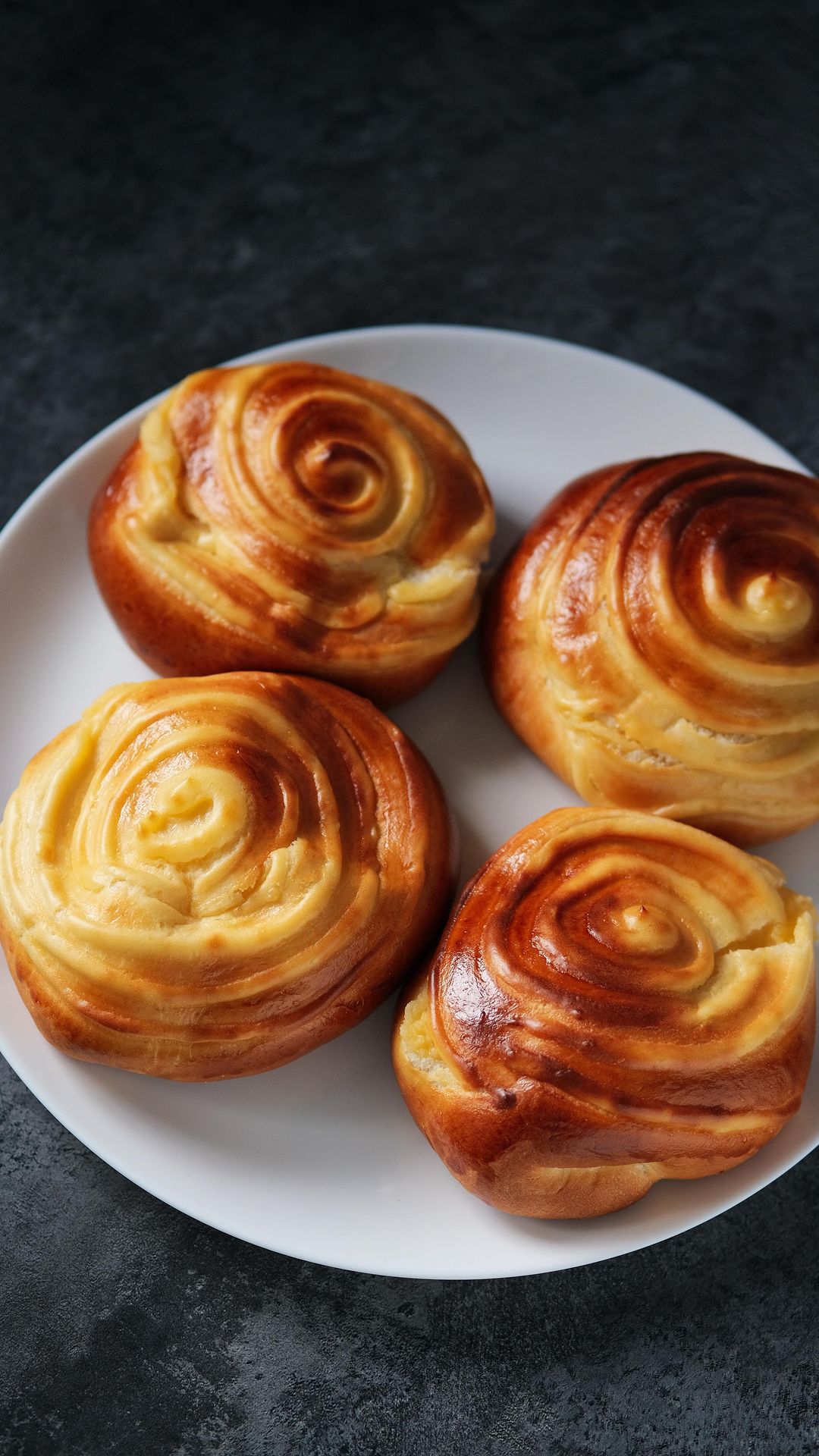 Bollos con Crema Pastelera