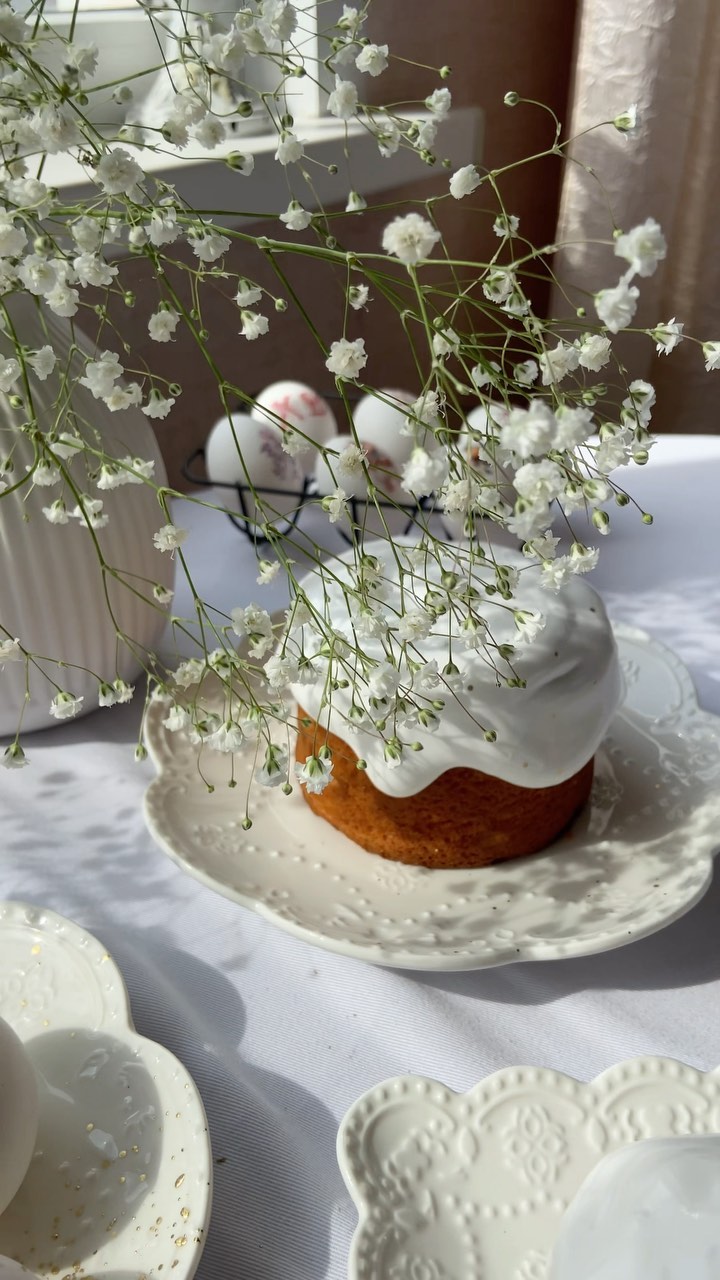 Quick Easter Bread with Cherry Filling: Ready in Just 1 Hour