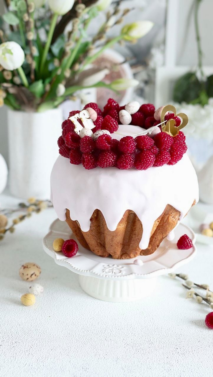 Perfect Raspberry Kulich: Beautiful and Delicious Easter Wreath