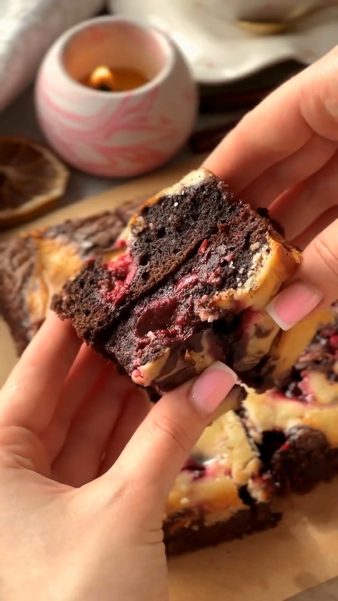 Rápido Brownie con Cheesecake de Cereza en solo 40 minutos