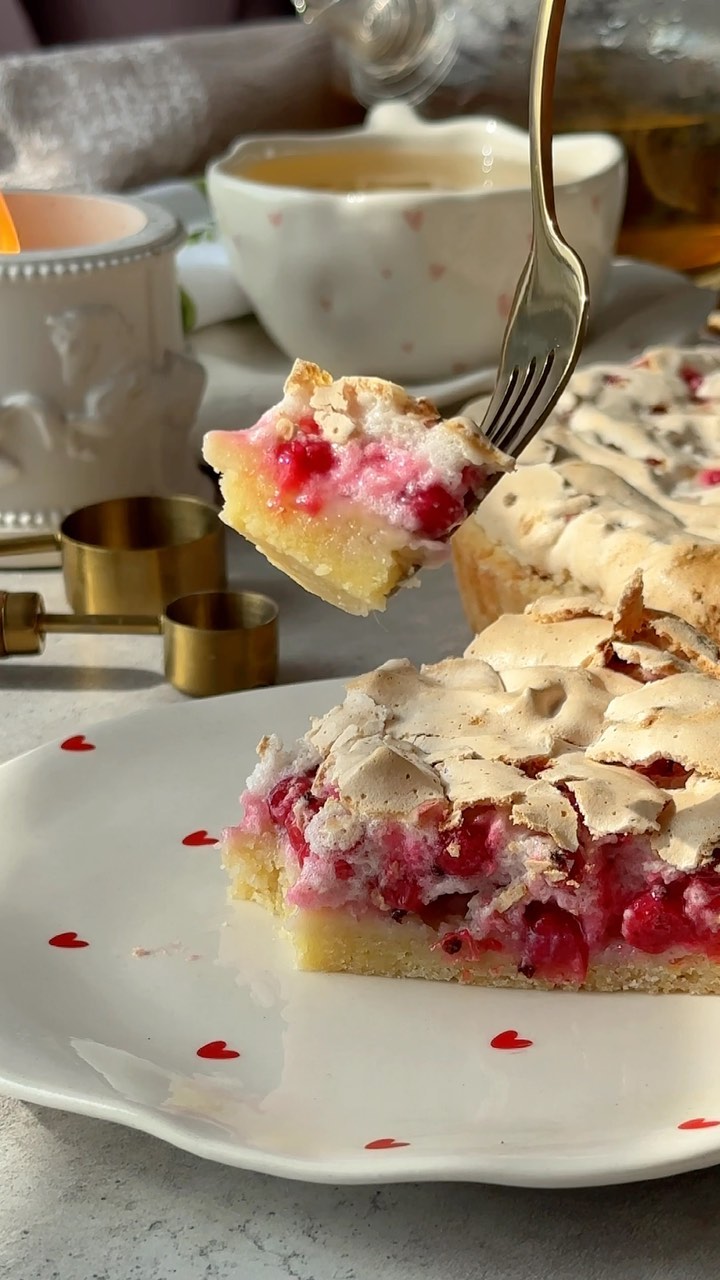 El perfecto tart de merengue con grosellas: Una delicia irresistible