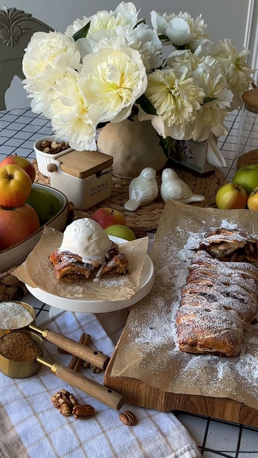 Perfectly Crisp Apple Strudel: Easy Recipe for a Flaky Delight