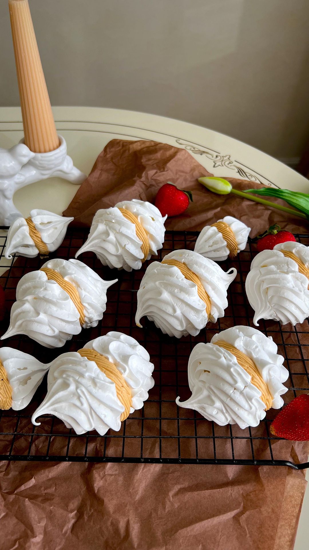 Perfect Meringue with Cream: Fluffy and Delicious Recipe