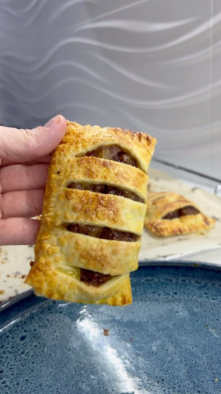 Apple and Cinnamon Puff Pastries