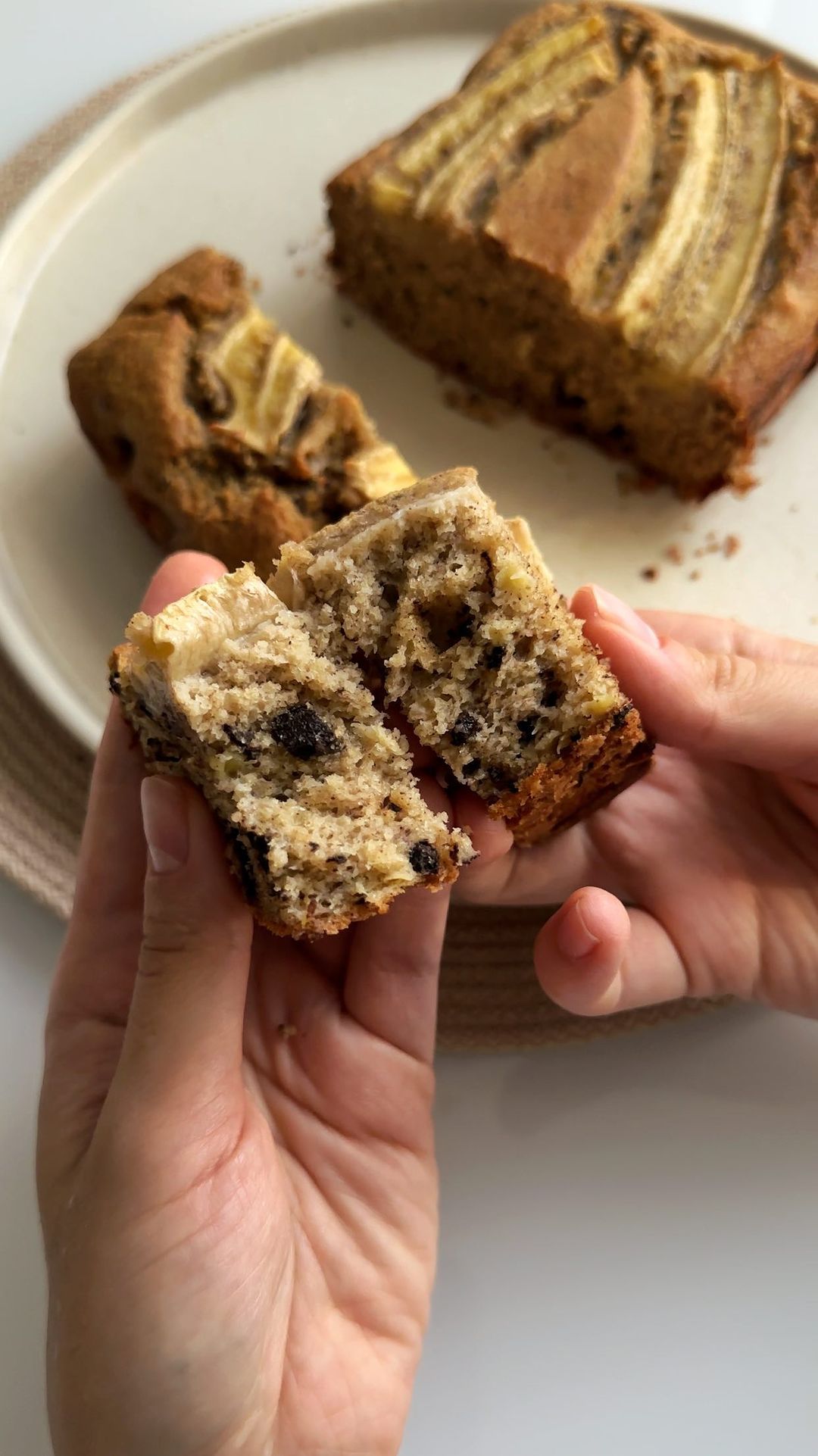 Simple and Delicious Banana Oat Cake