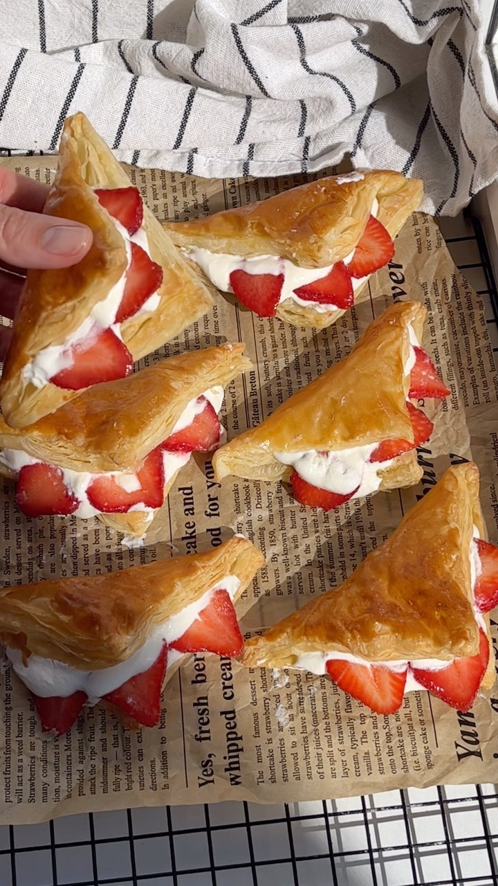 Berry and Cream Cheese Puff Pastry