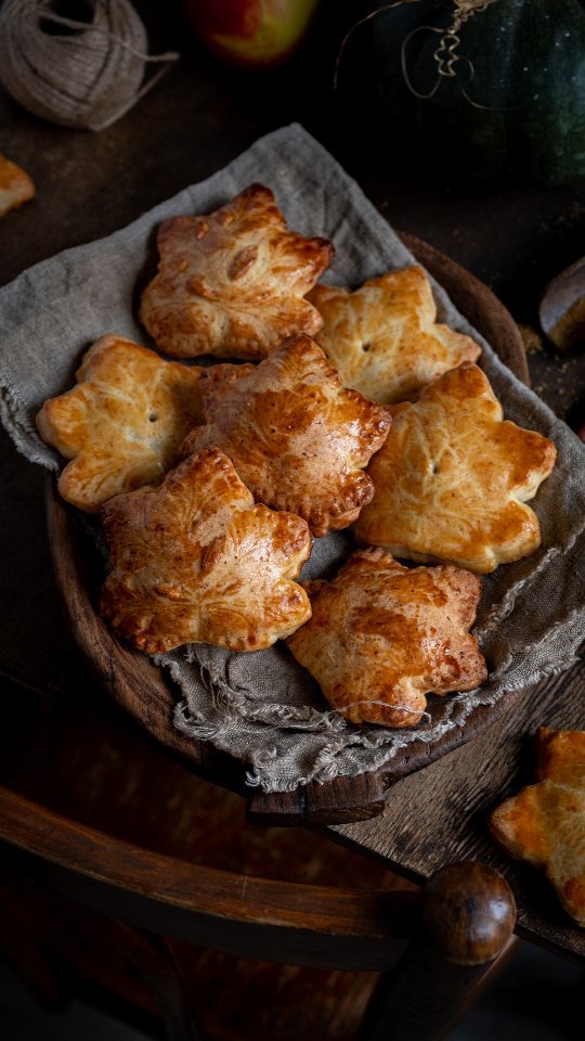 Perfect Cottage Cheese Pies: Apple and Cinnamon Delight