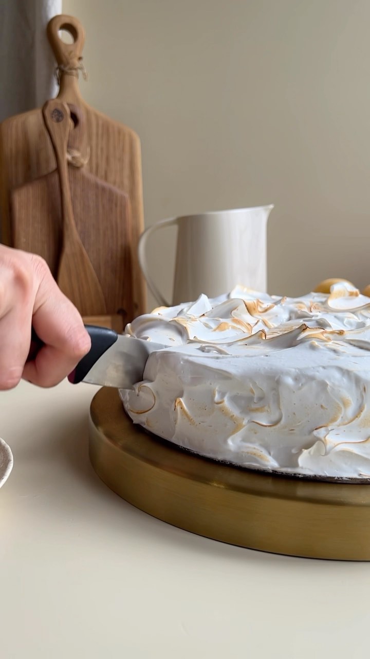 No-Fail Lemon Cake: Perfect Dessert with Apricots