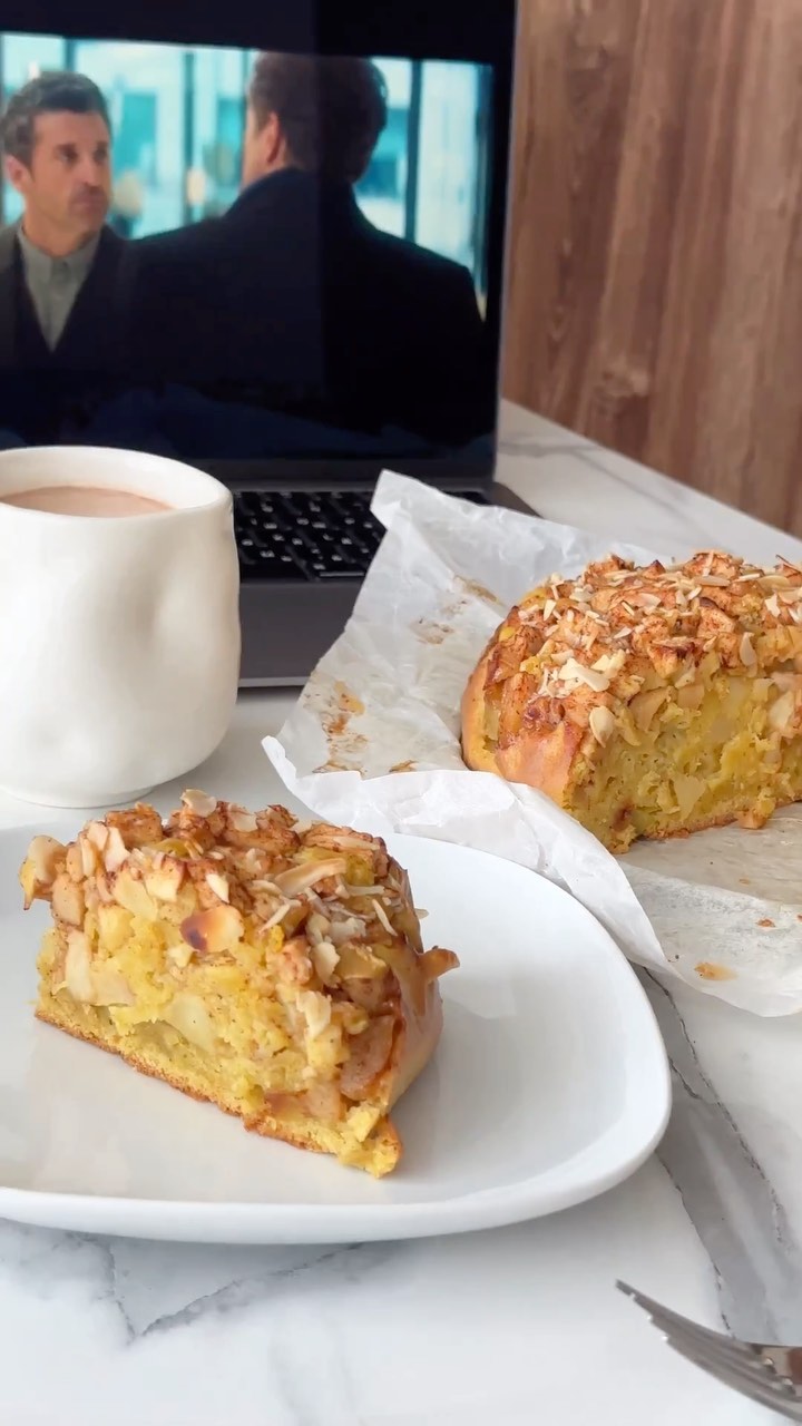 Pastel de Manzana Especiado con Base de Fruta