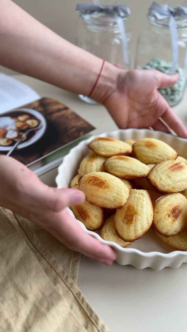 Perfectly Crispy Madeleines: Secrets to Shell-Shaped Cookies