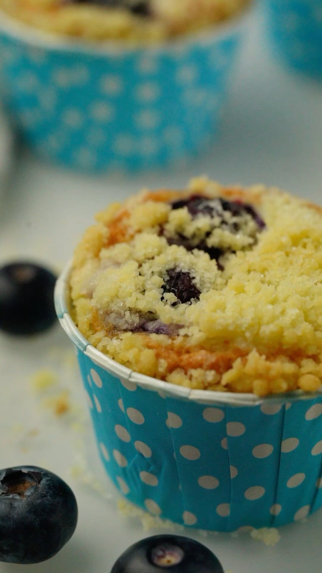 Deliciosos Muffins de Bayas con Relleno de Queso