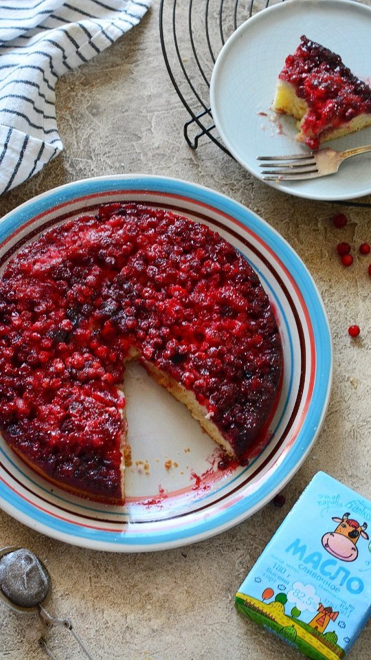 Spiced Lingonberry Cake