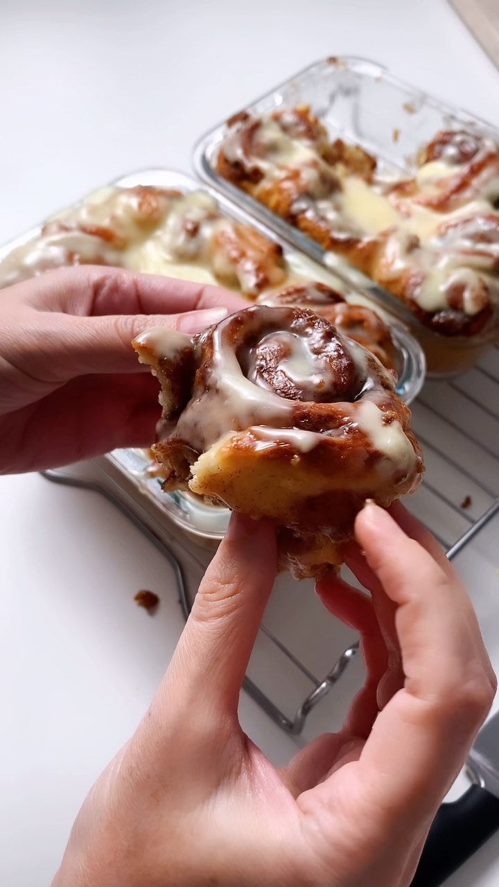 Cinnamon Rolls with Mascarpone Frosting