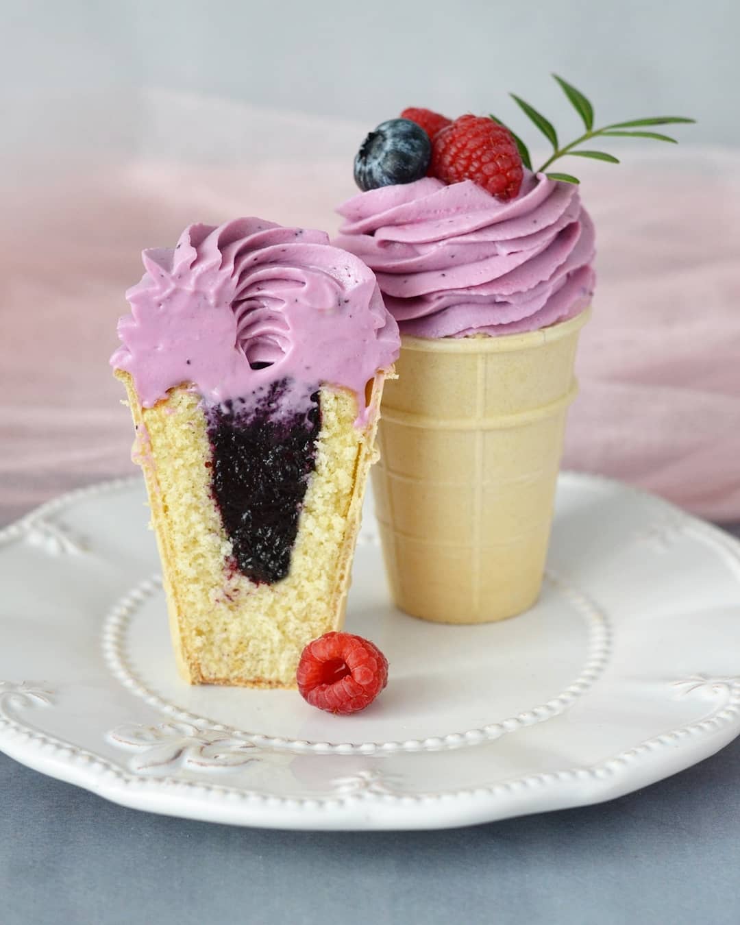 Ice cream that doesn't melt (Lemon & blueberry cupcakes)