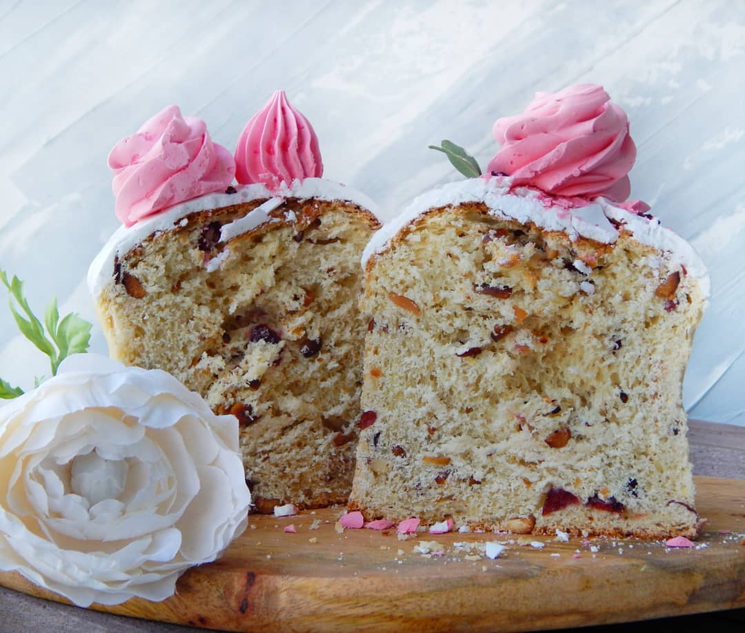 Almond Easter cake with sun-dried cherries