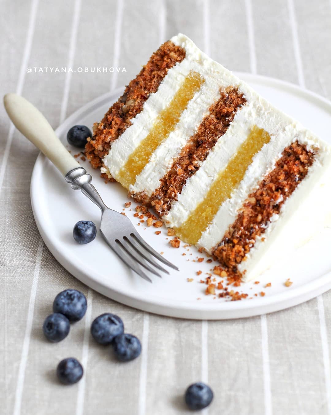 Carrot cake with apricots