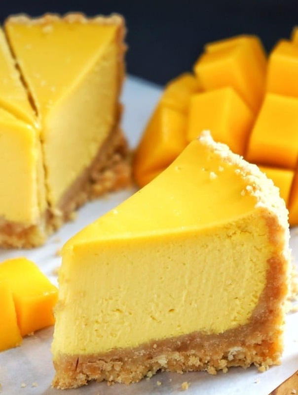 Tarta de Queso con Mango y Base de Masa Quebrada