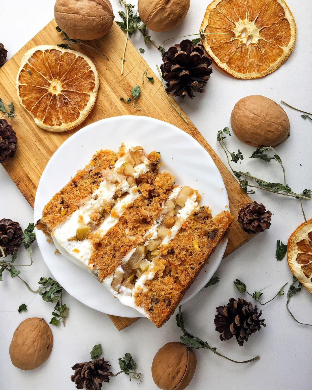 CARROT CAKE WITH WALNUTS & PEARS