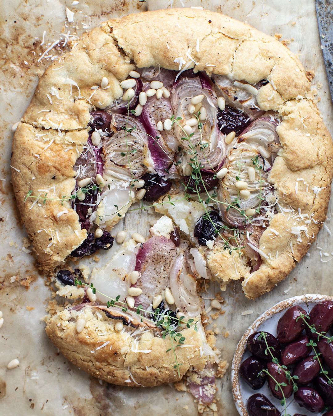 Snack galette with red onion, balsamic and pine nuts