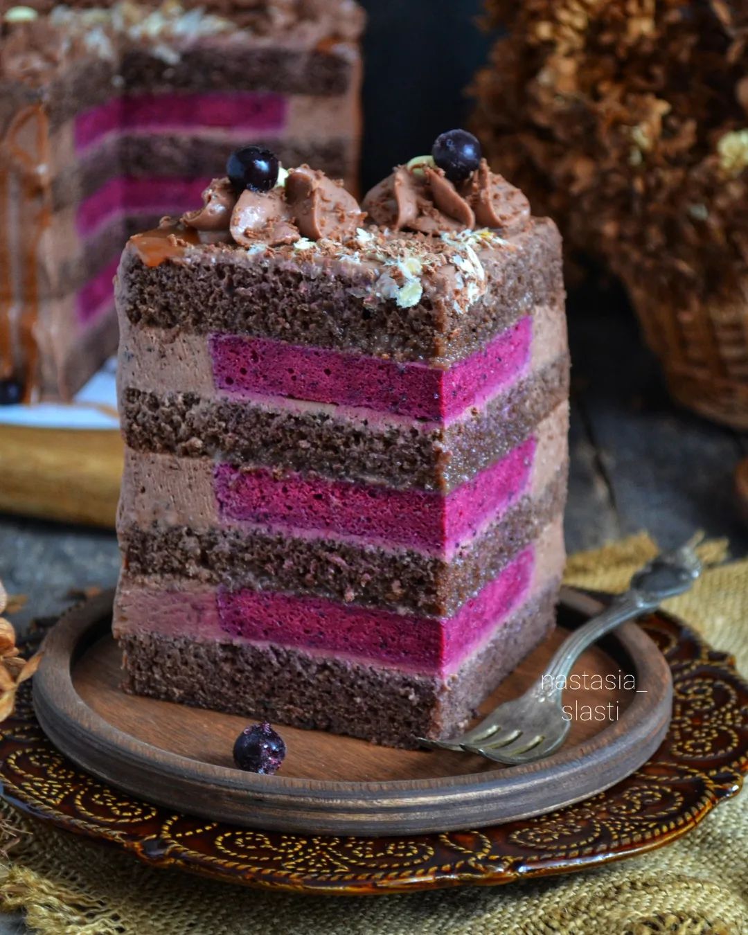 Chocolate & currant cake
