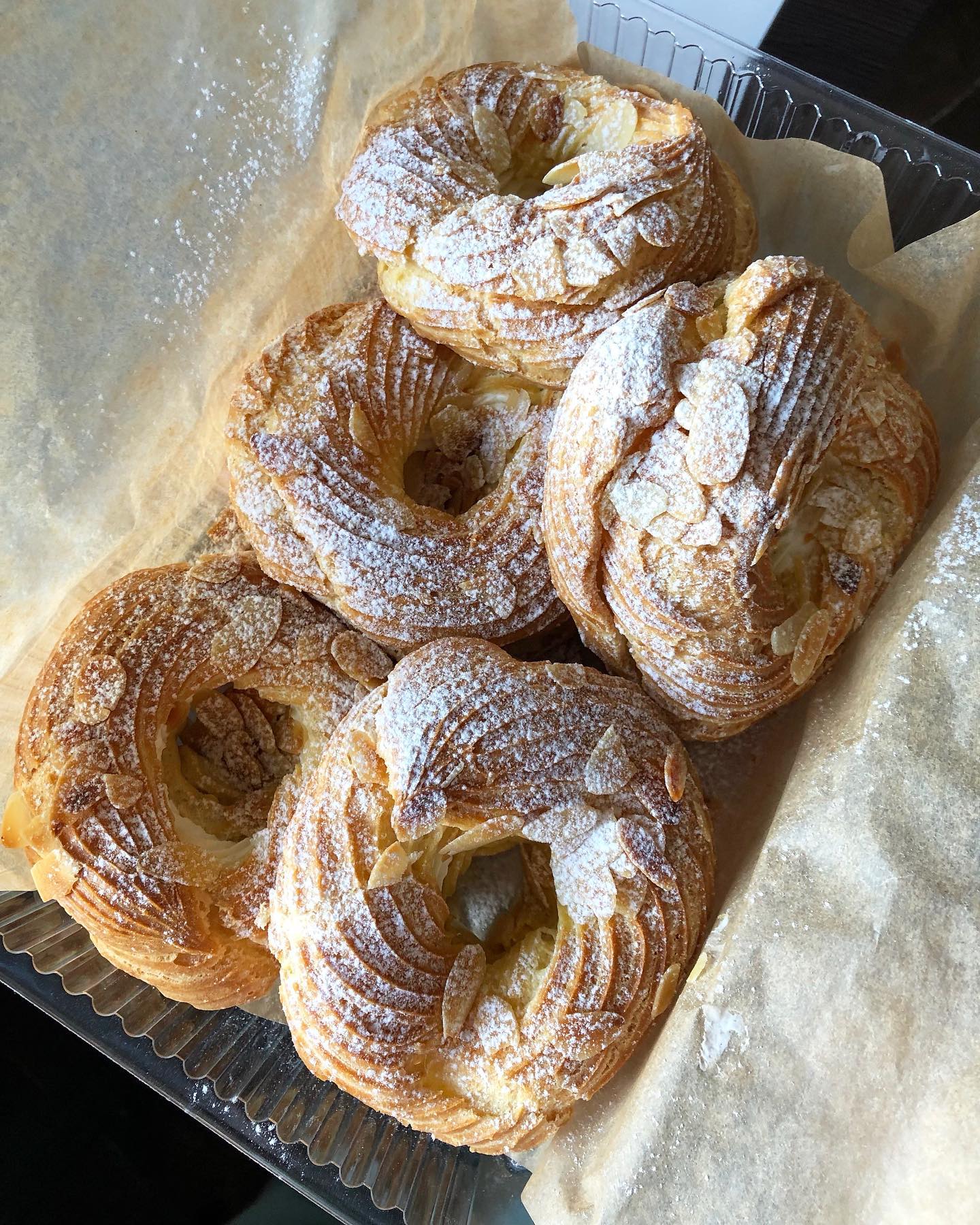 Choux rings with fantastic vanilla cream cheese