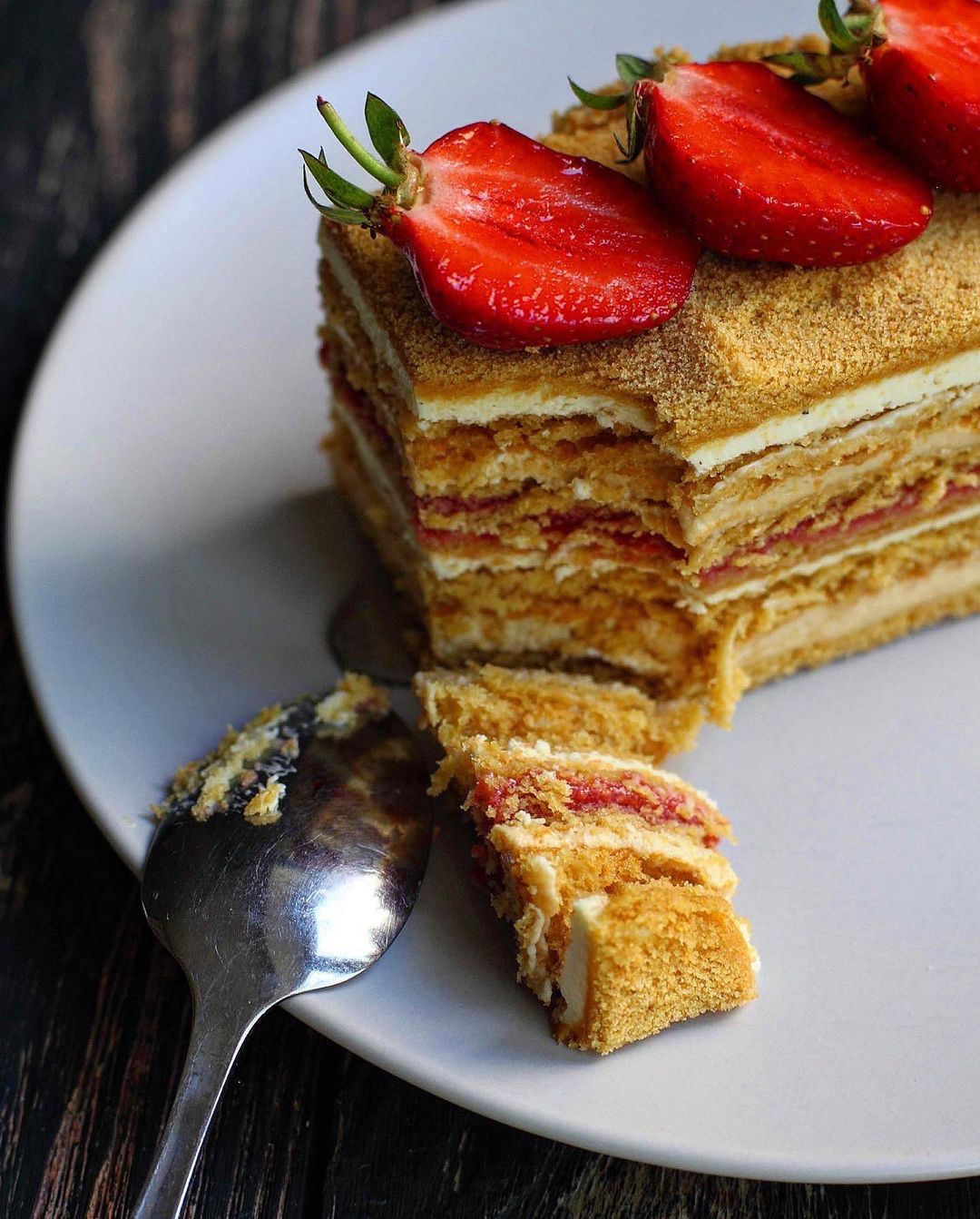 Caramel & strawberry honey cake