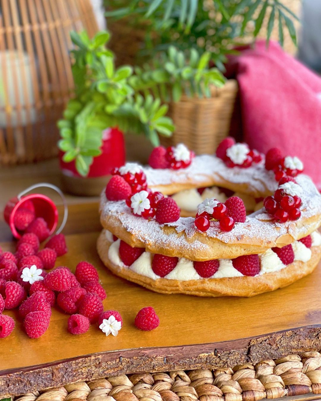 Choux cake with cottage cheese & raspberry