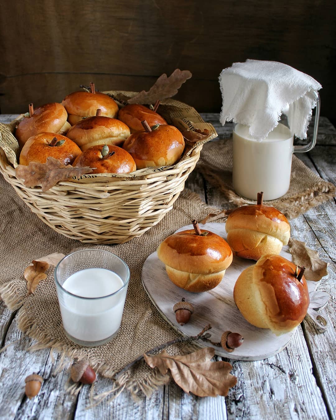 ACORN-LIKE BUNS