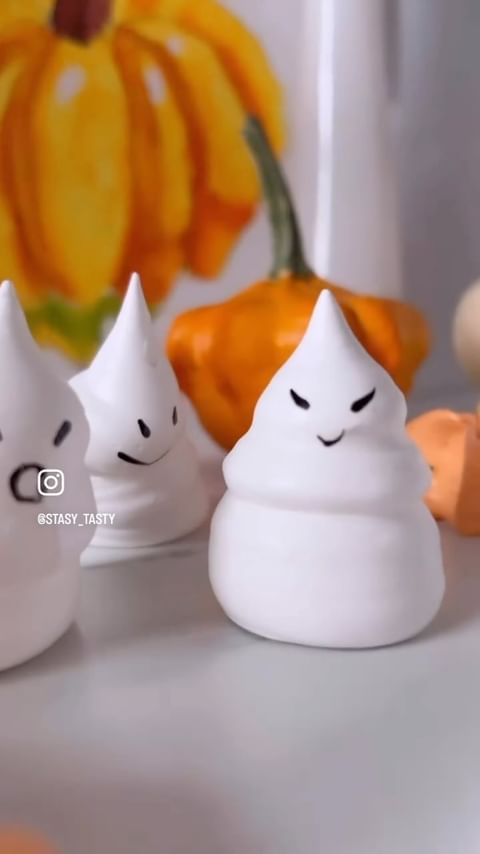 Adorable Meringue Ghosts on a Stick Recipe