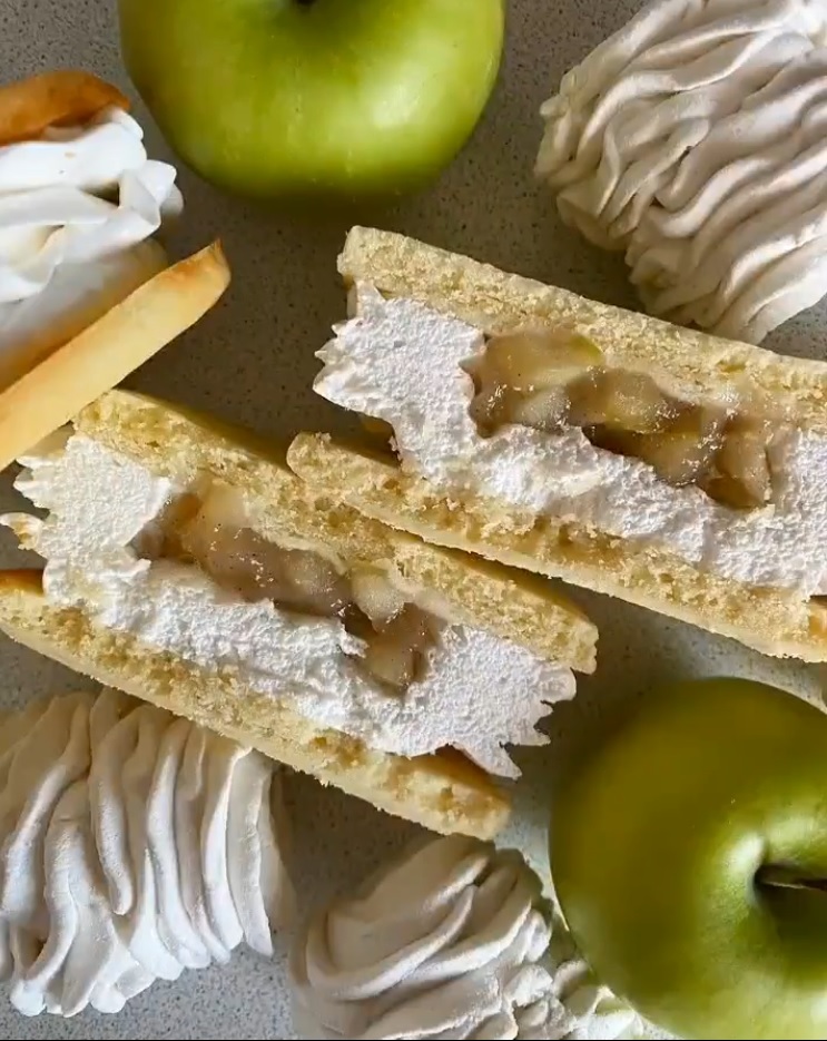 Apple marshmallow sandwiches