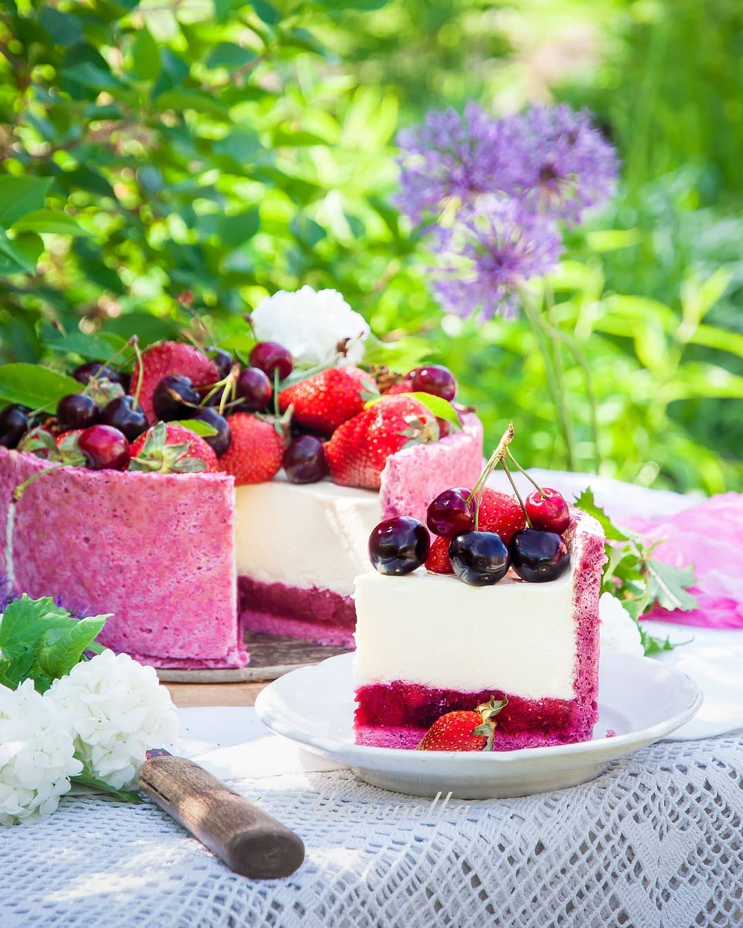 BERRY BOOM CAKE