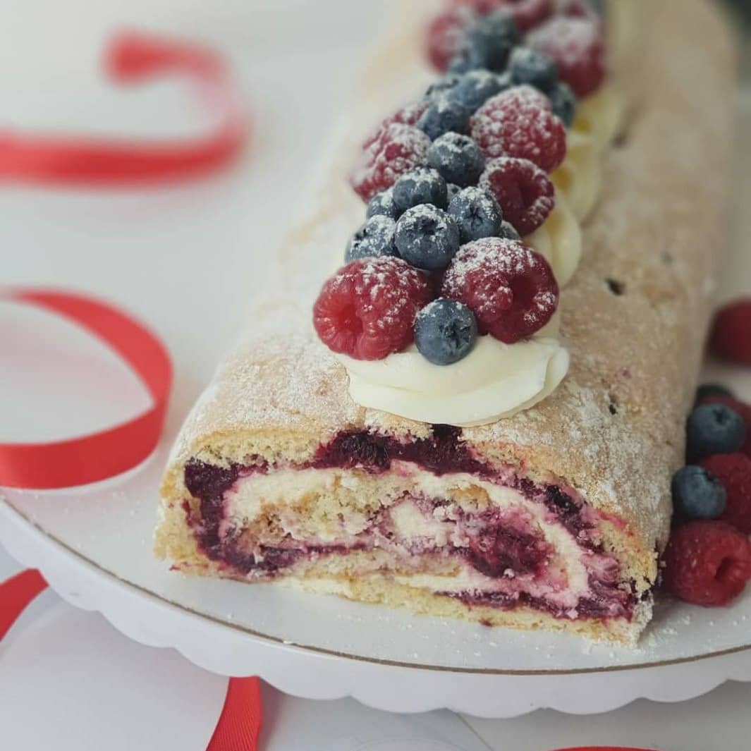 Berry sponge roll