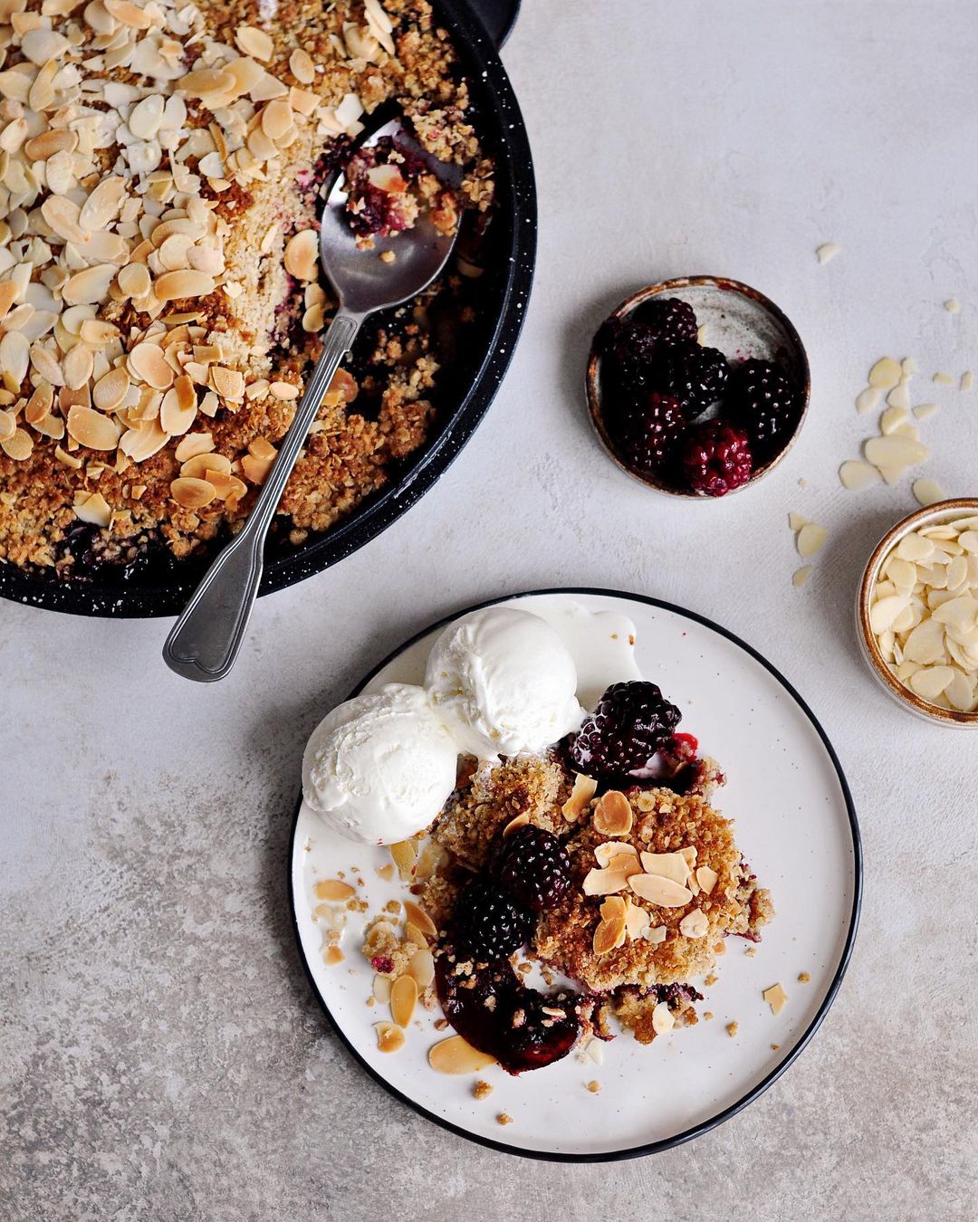 Blackberry crumble