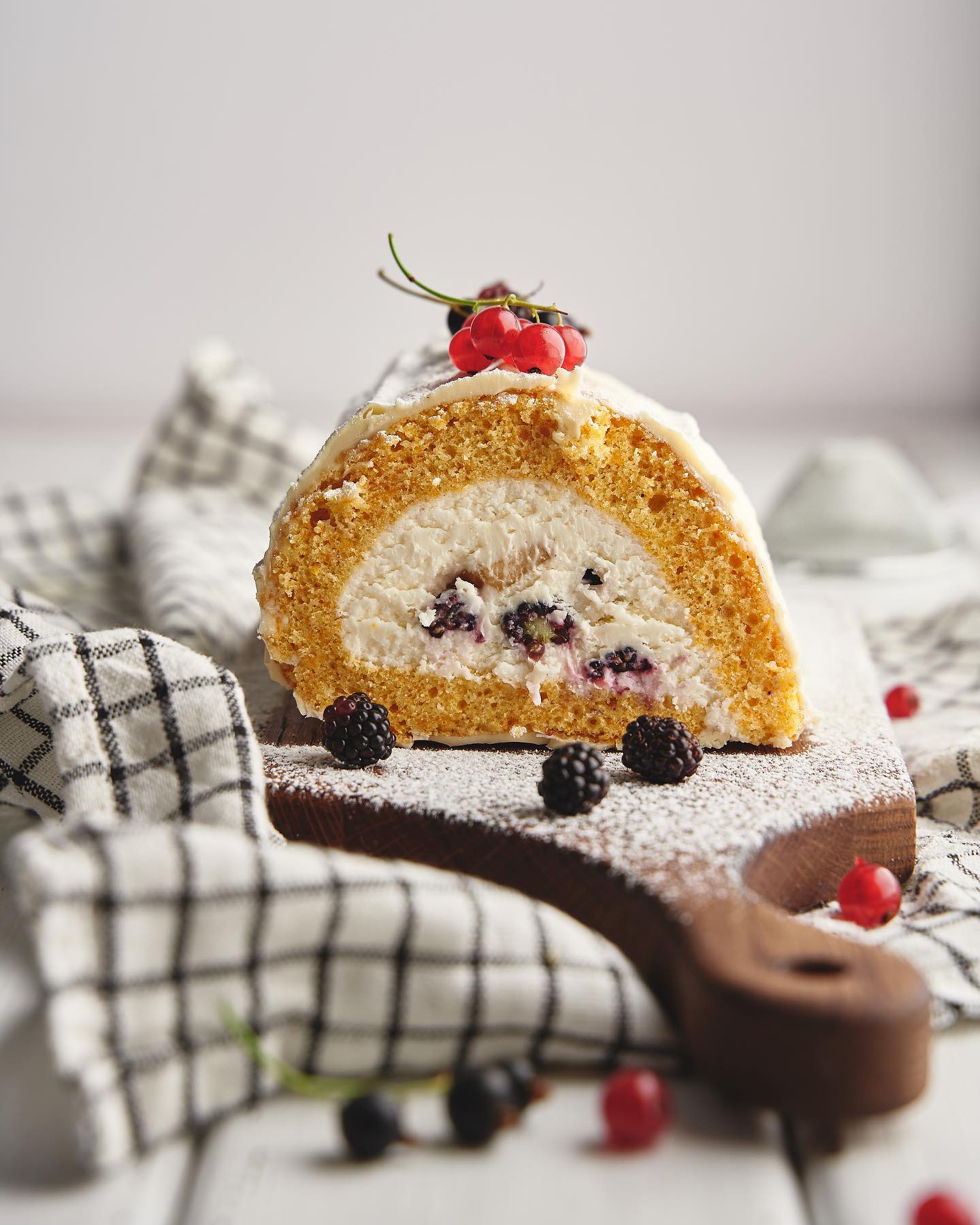 Carrot Swiss roll with blackberry, banana & white chocolate