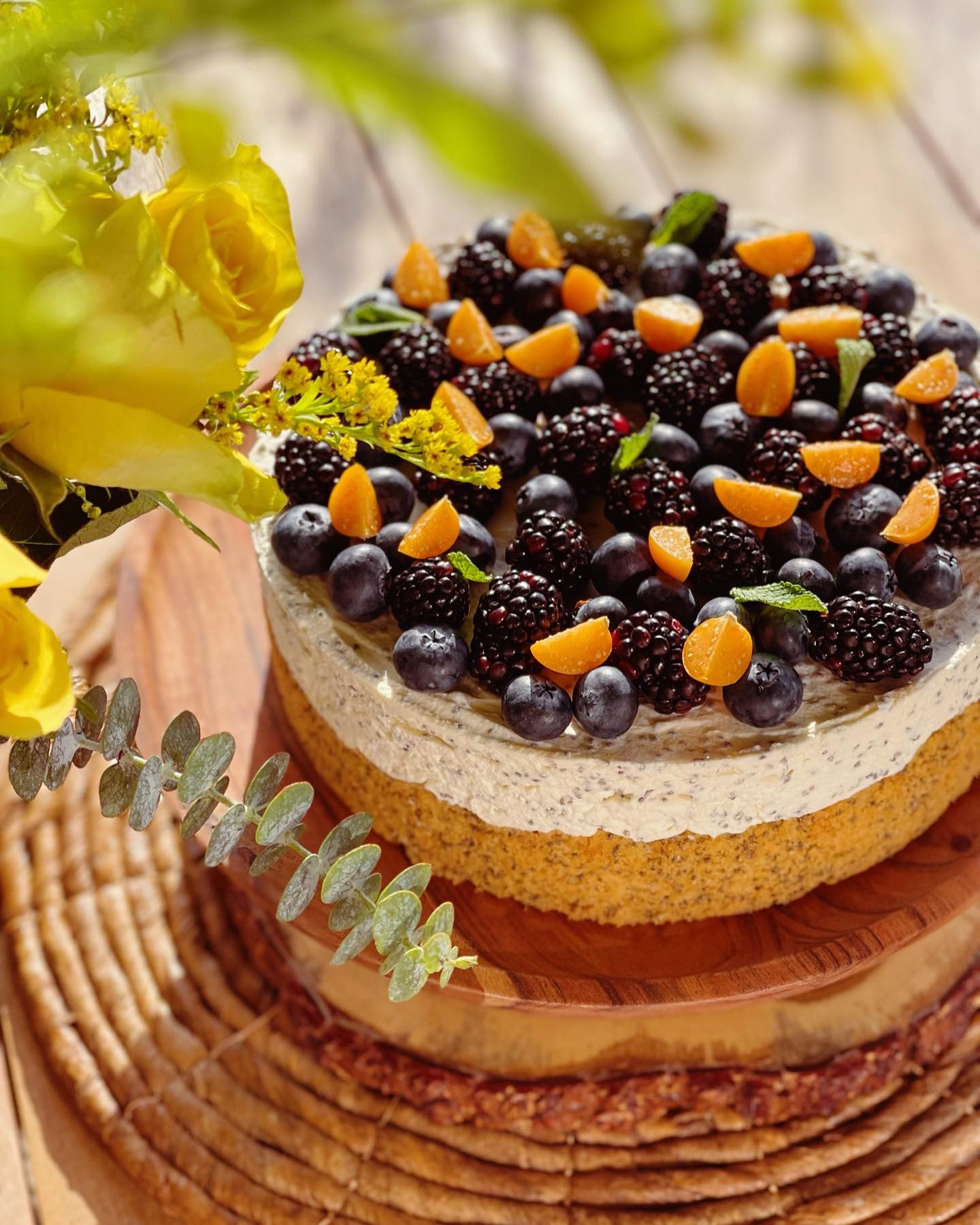 Chia seeds & vanilla sponge biscuit cake