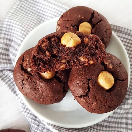 Chocolate cookies with hazelnuts