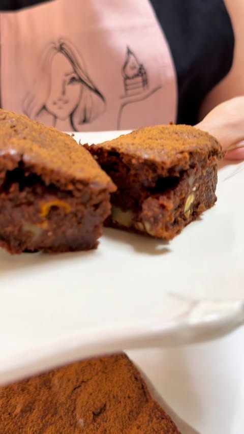 Deliciosos Brownies de Caqui com Nozes e Chocolate