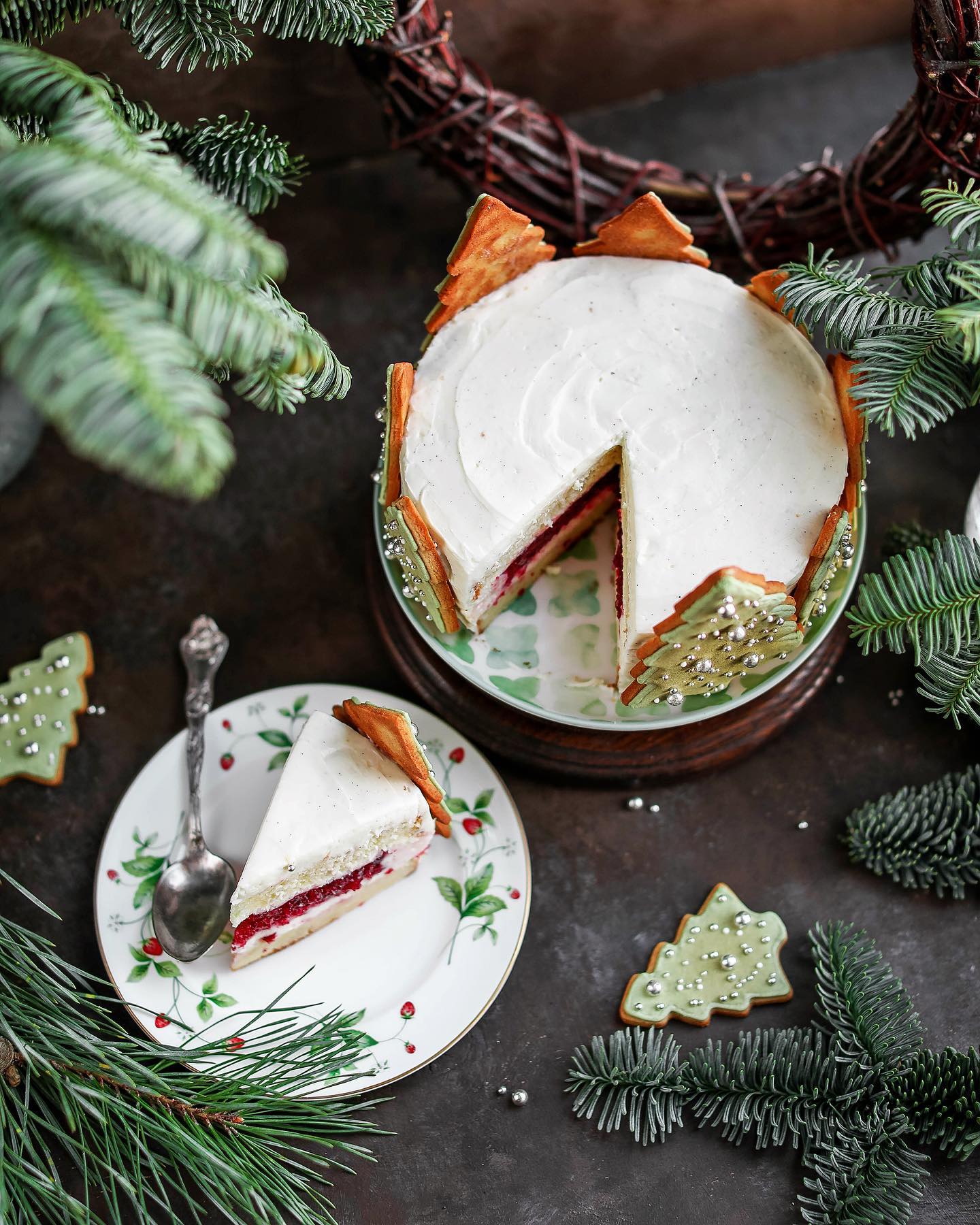 Cranberry & vanilla winter cake