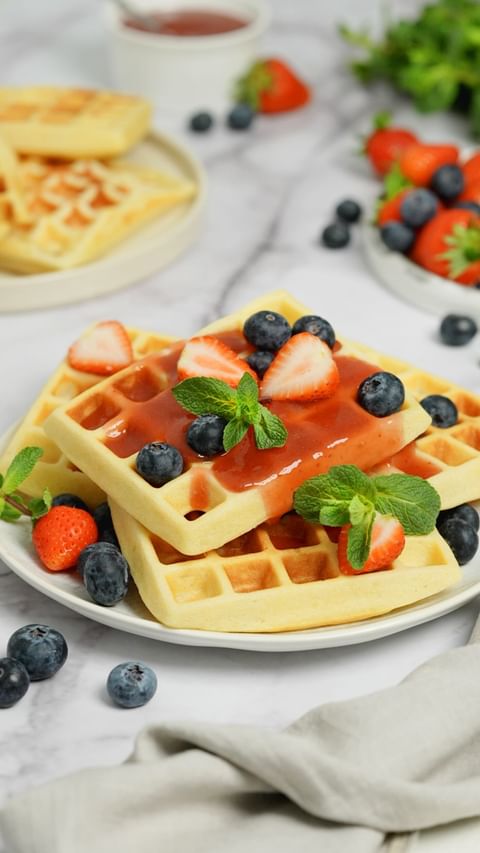 Creamy Waffles with Berry Sauce Recipe