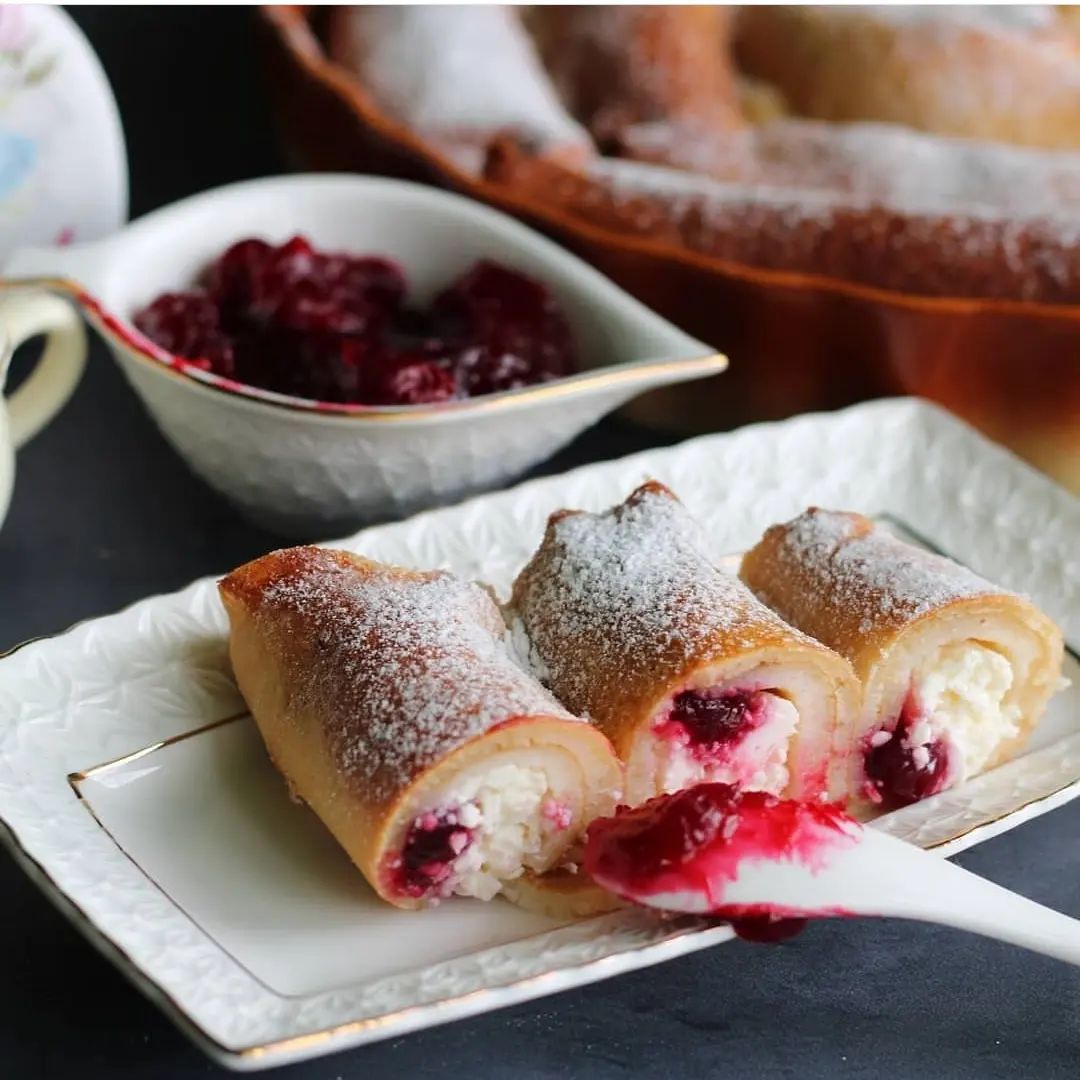 Crepe snail with cherry & cottage cheese filling