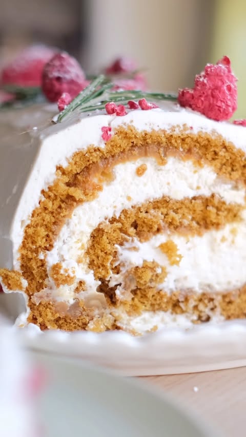 Delicious Honey Roll Cake for New Year Celebrations