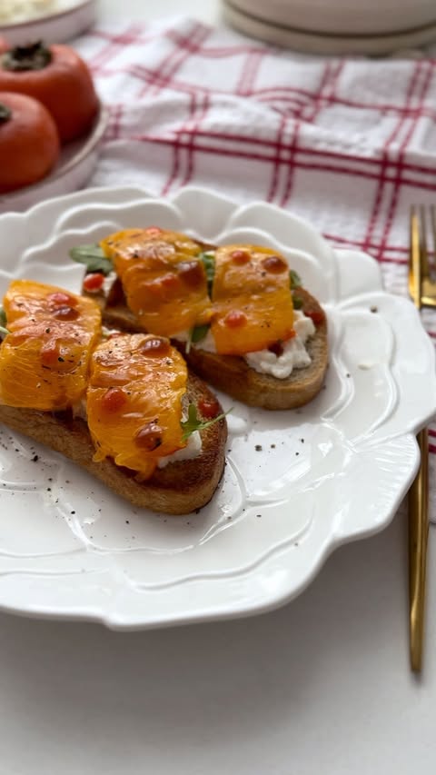 Delicious Persimmon Bruschetta for Quick Breakfast