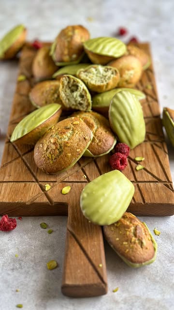 Delicious Pistachio Madlen Cookies Recipe